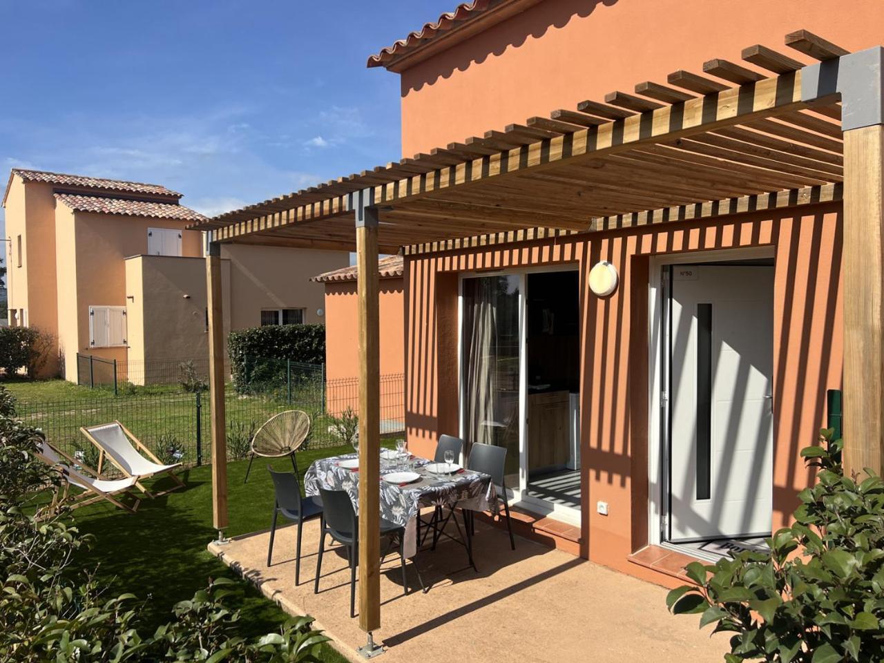 Residence Hoteliere Les Hameaux De Saint Cyprien Appartement 2 Chambres Lecci Exterior foto